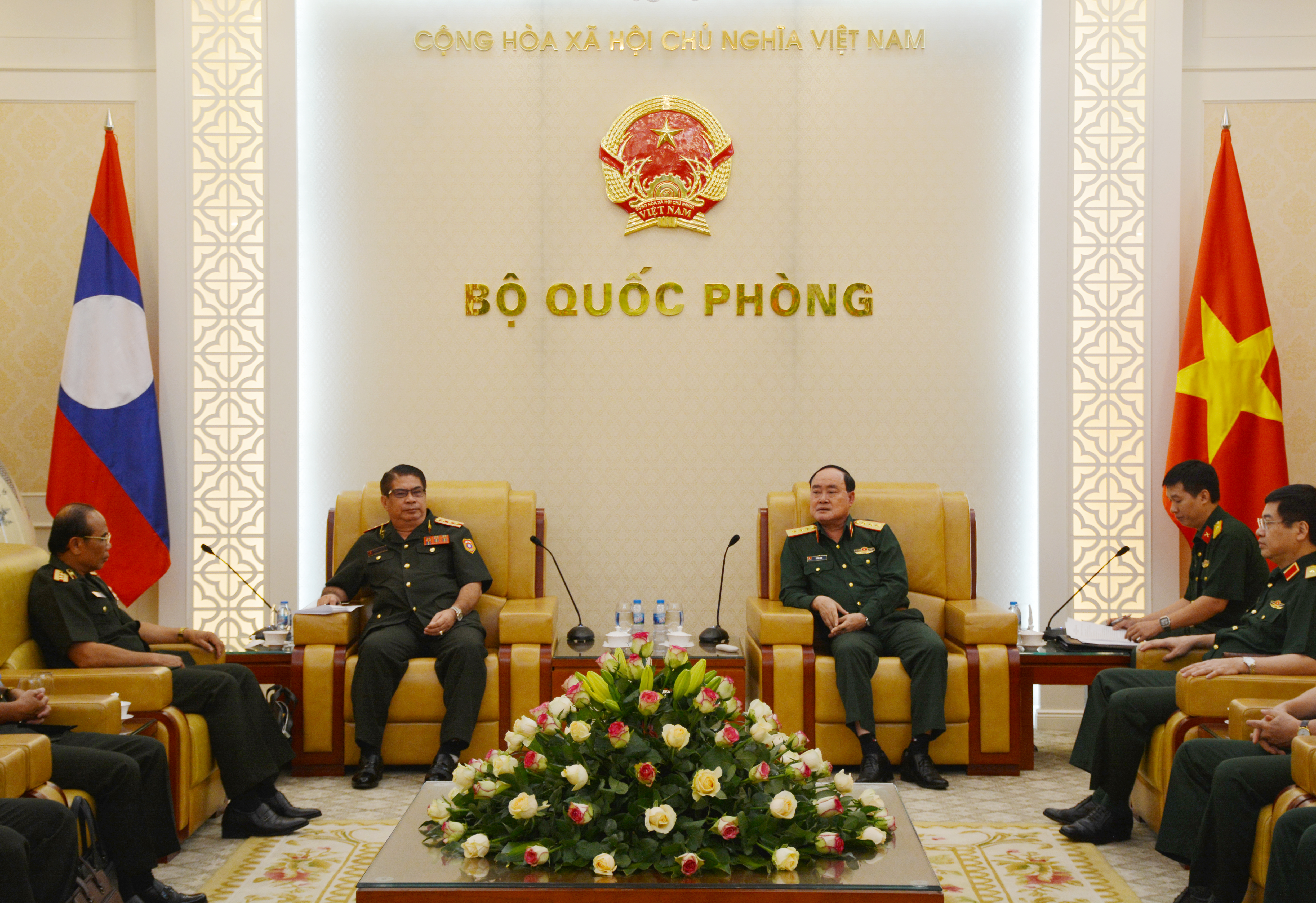 Quân đội Việt Nam và Lào thúc đẩy hợp tác trong lĩnh vực tài chính

